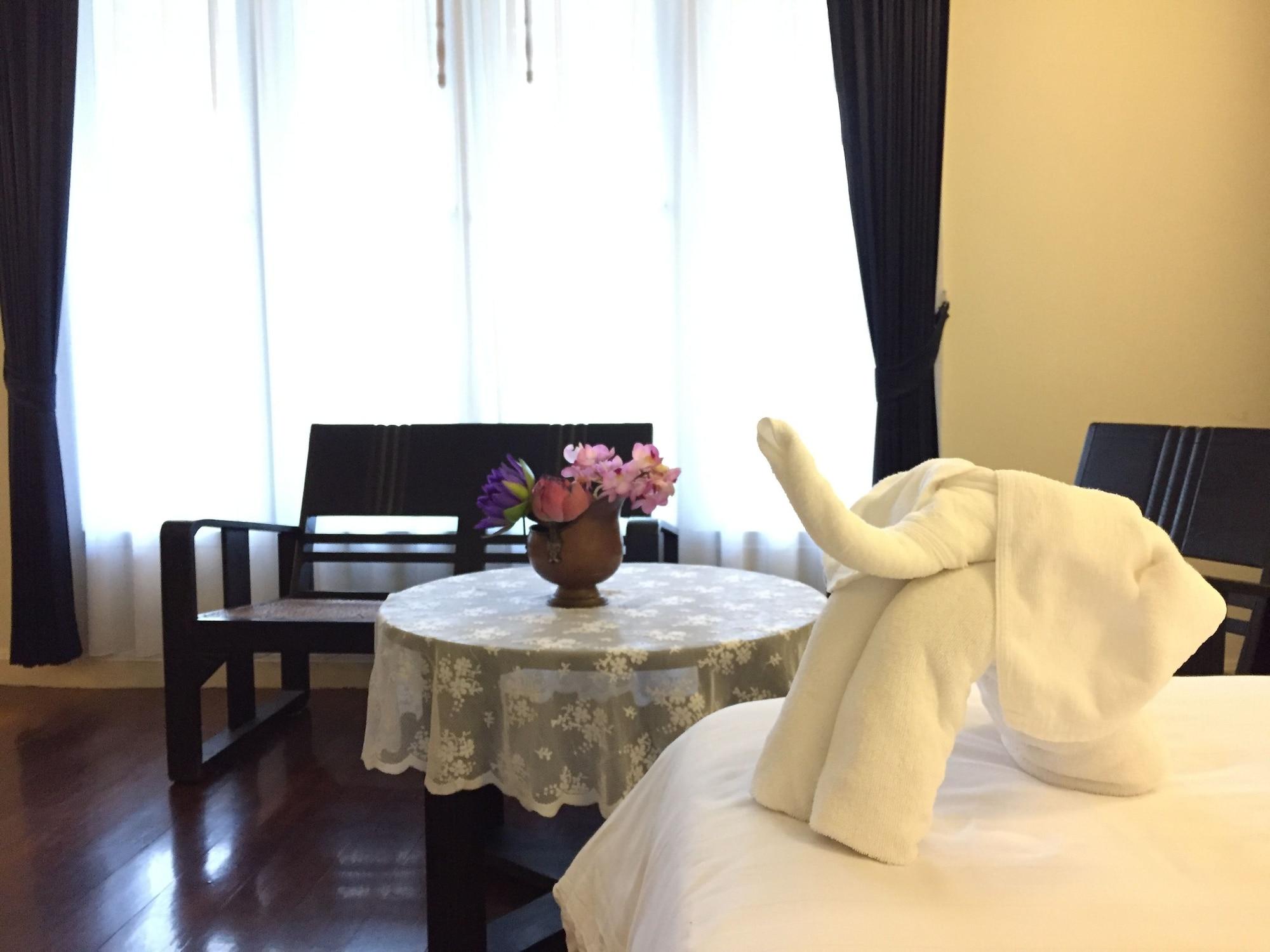 Ssip Boutique Dhevej Bangkok (Adults Only) Otel Dış mekan fotoğraf