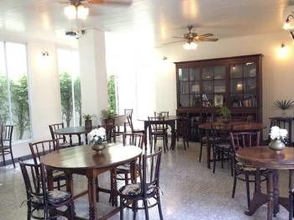 Ssip Boutique Dhevej Bangkok (Adults Only) Otel Dış mekan fotoğraf